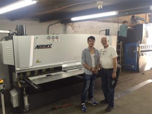 Client Visit de Xipre. Premsa de màquina de fre i màquina talladora a la nostra fàbrica
