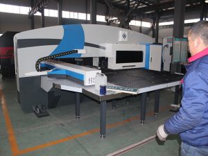 font d'alimentació de servo i premsat amada cnc de la torreta